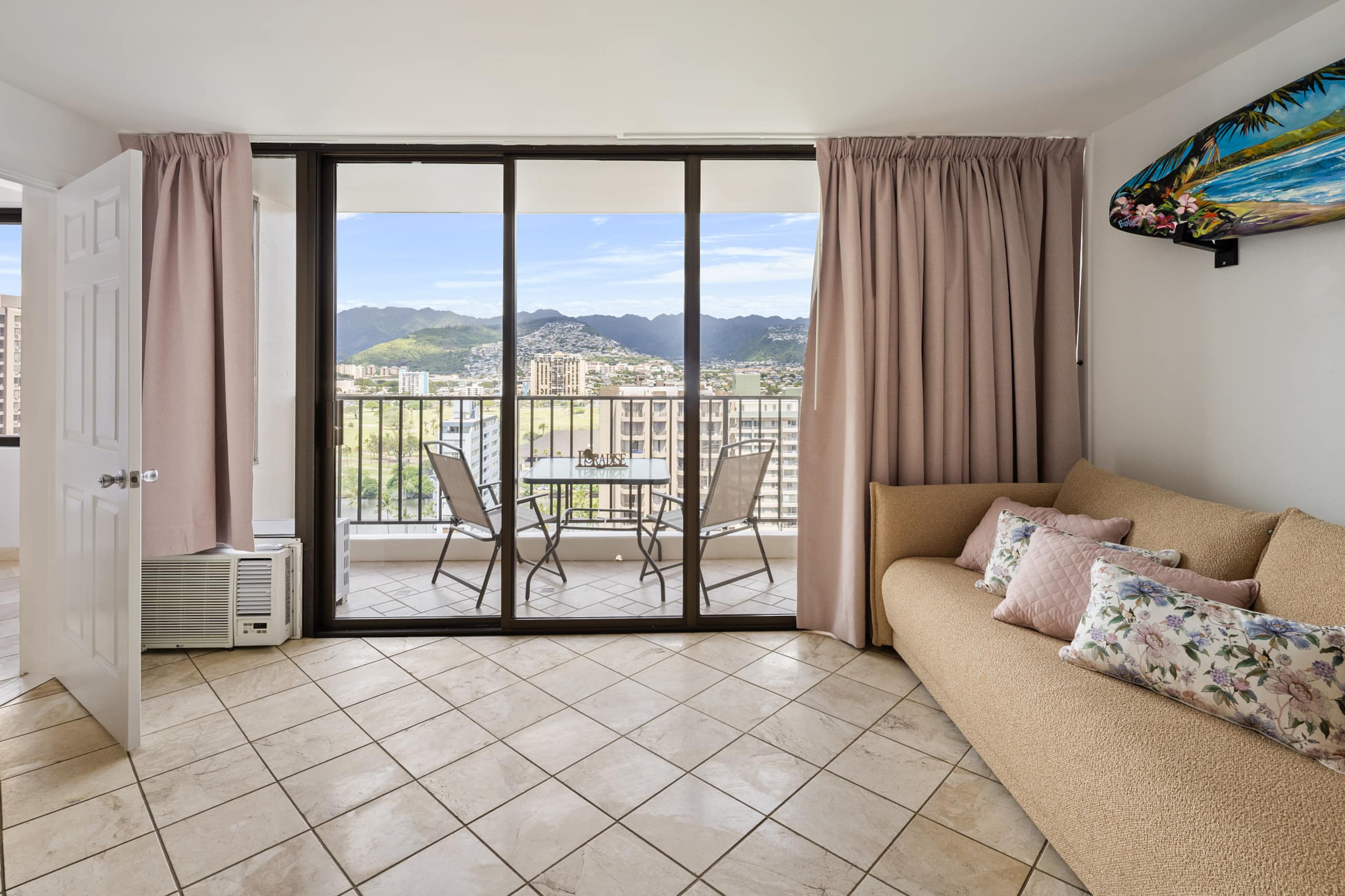 Condo in Honolulu · ★4.72 · 1 bedroom · 3 beds · 1 bath - Image 8