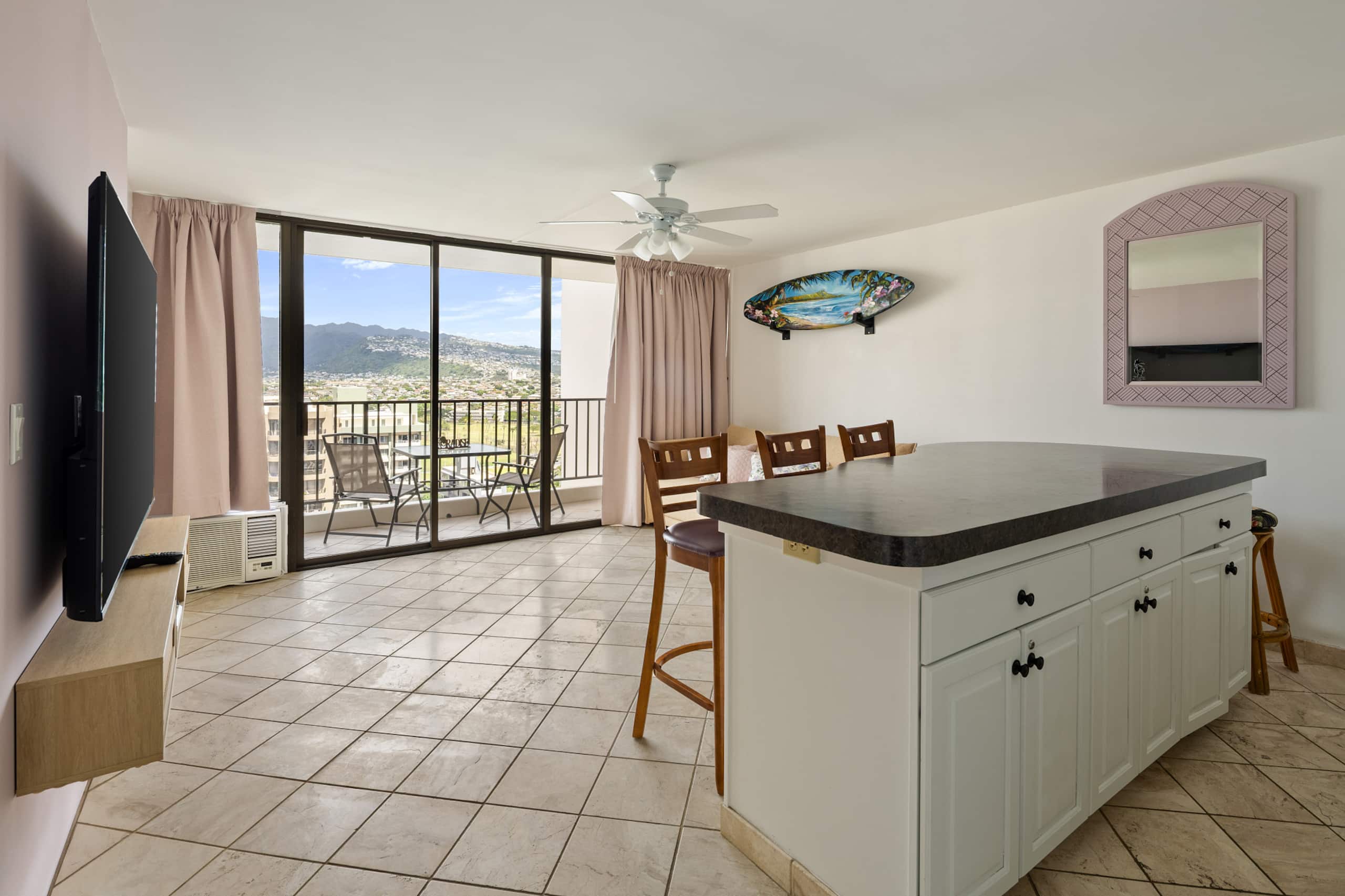 Condo in Honolulu · ★4.72 · 1 bedroom · 3 beds · 1 bath - Image 4