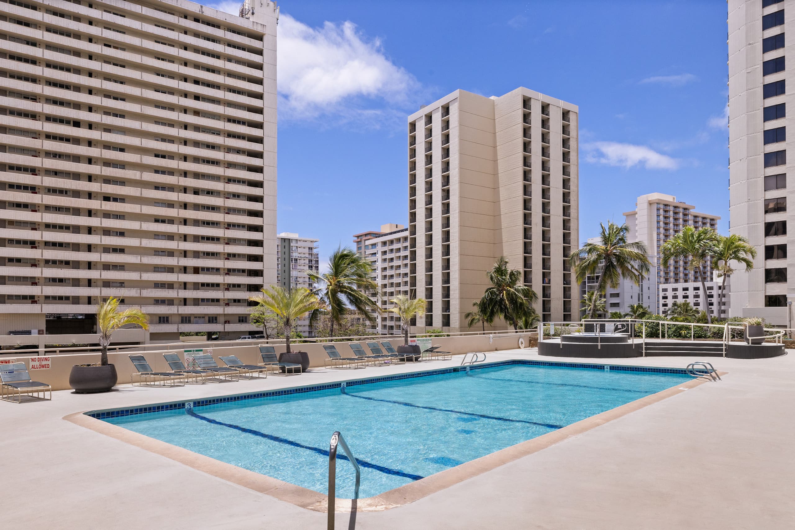 Condo in Honolulu · ★4.72 · 1 bedroom · 3 beds · 1 bath - Image 29
