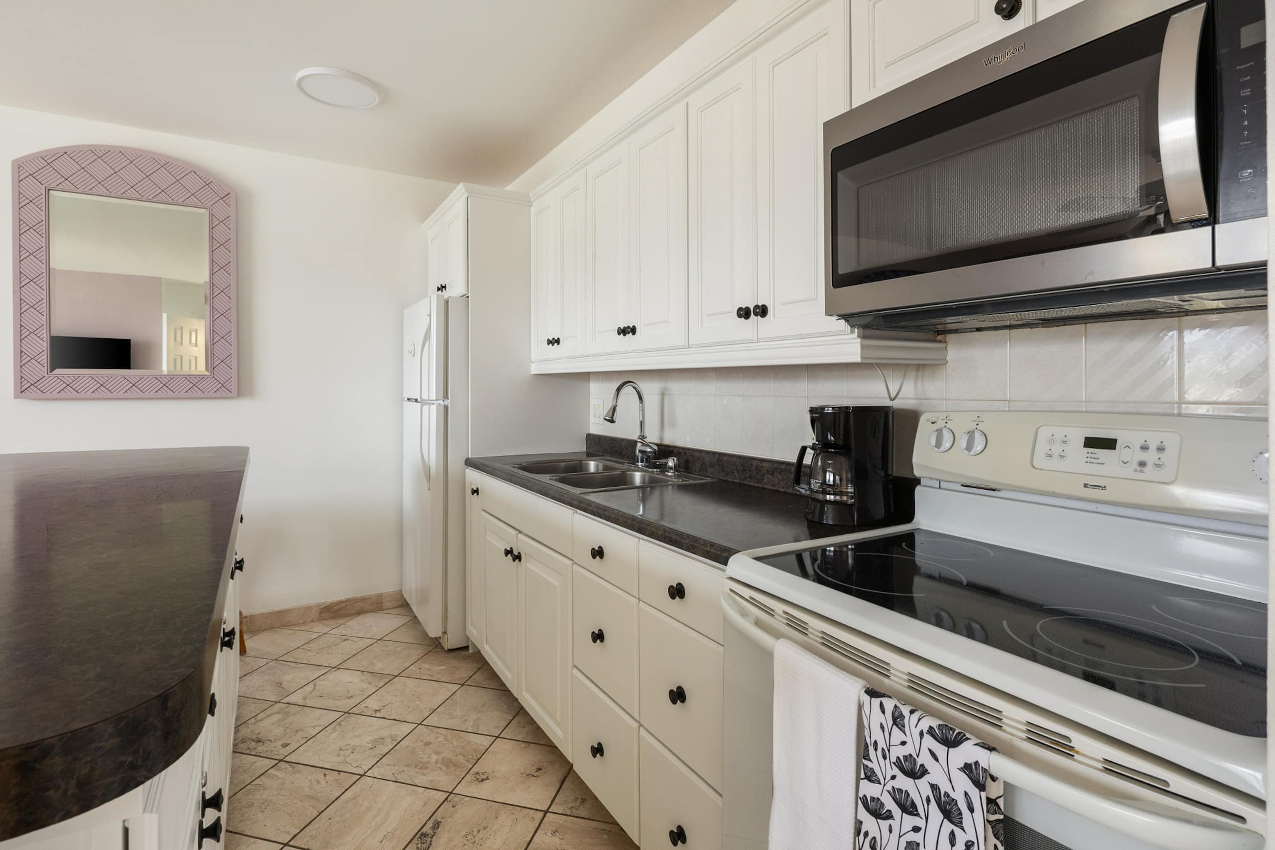 Condo in Honolulu · ★4.72 · 1 bedroom · 3 beds · 1 bath - Image 16