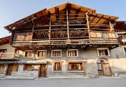 Casa-Lobio ski-in/ski-out views