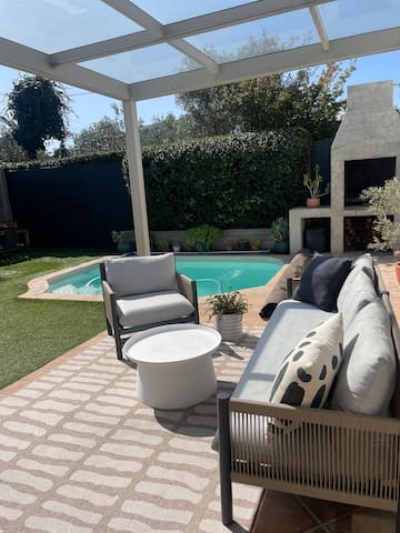 3 Bed family home, heated pool and kids play room