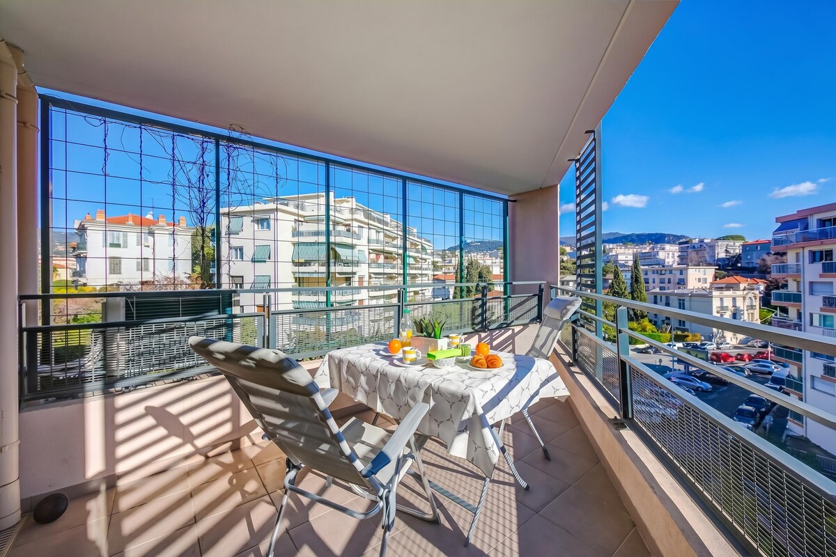 Popular Airbnb listing: Appartement Liberation 1 - by Happy Rentals in Libération