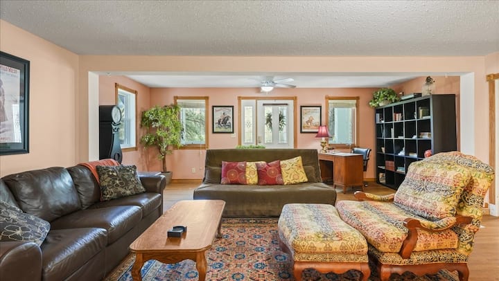 Spacious And Secluded Grand Home On 80 Acres - Wildcat Mountain State Park, Ontario