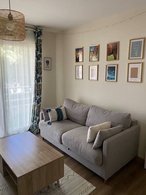 Popular Airbnb listing: Caen, fully renovated apartment in residence in Caen