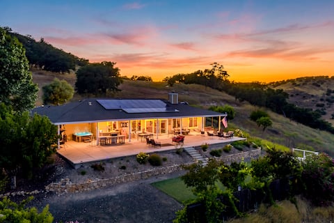 Sleeps 18 | Lake Views + Hot Tub + Guest Cottage
