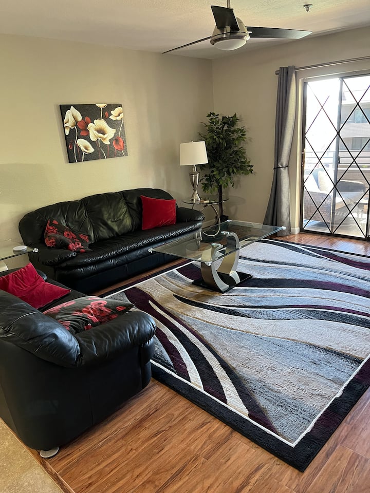 Walk To Old Town! 2 Br/2ba Condo With Heated Pool. - スコッツデール, AZ