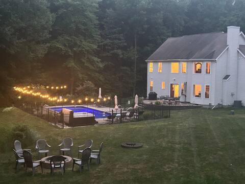 Book a Winter Getaway!  Hot Tub, Fireplc, Game Rm!