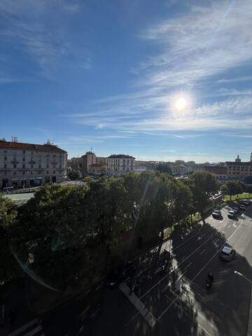 Central and Sunny Apartment – Navigli gallery image 2