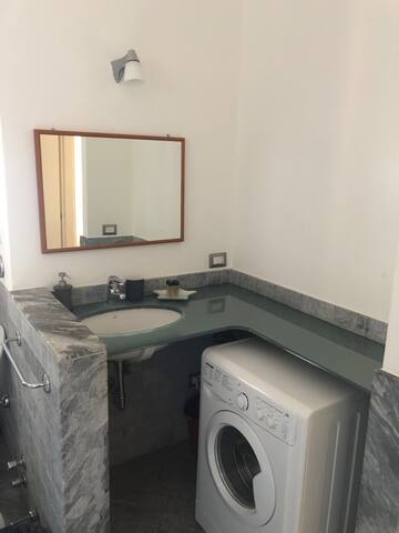 Central and Sunny Apartment – Navigli gallery image 4