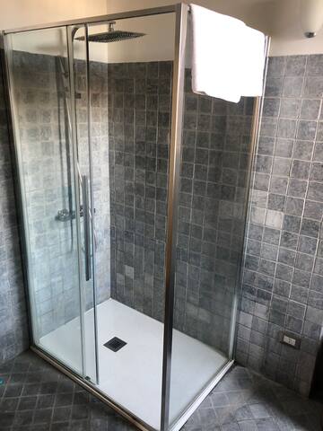 Central and Sunny Apartment – Navigli gallery image 3