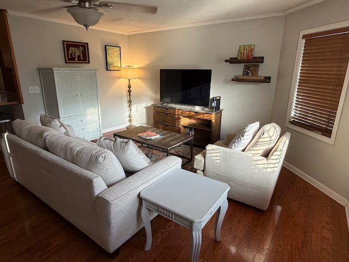 3 Bedroom 2 Bathroom Central Bungalow - Starkville, MS