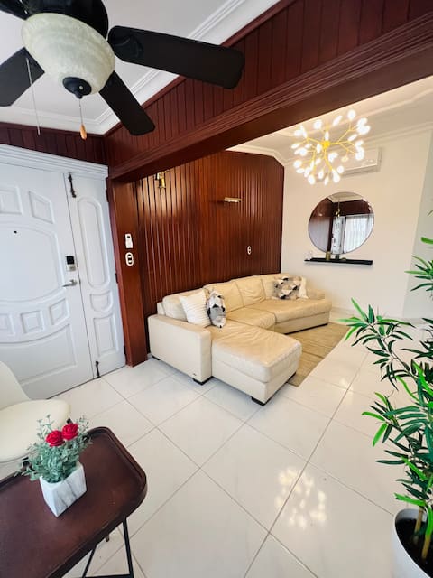 Centrally located apartment with central air