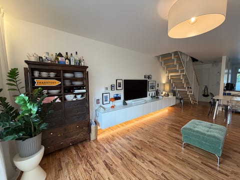 Successful Airbnb property: Duplex apartment opposite the ECB in Ostend