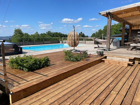 Chalet with no neighbors with covered heated pool