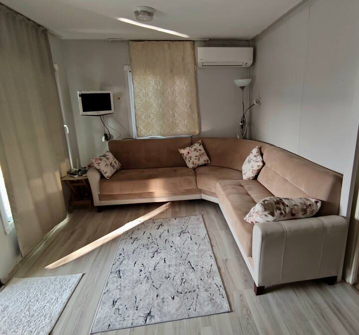 Cheerful 2-bedroom Villa With Swimming Pool - Ida