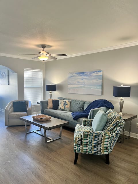 Top performing Airbnb: Ultra-luxe Gulf-view condo with chic coastal style in Indian Shores