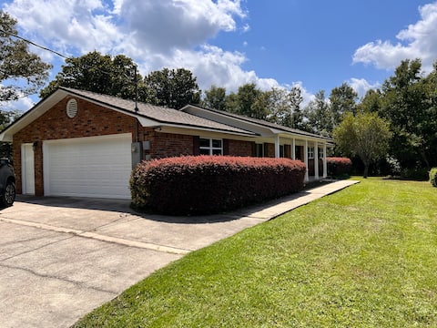 Peaceful 3BR 2Bath w/ Deck, Porch & Near Beaches