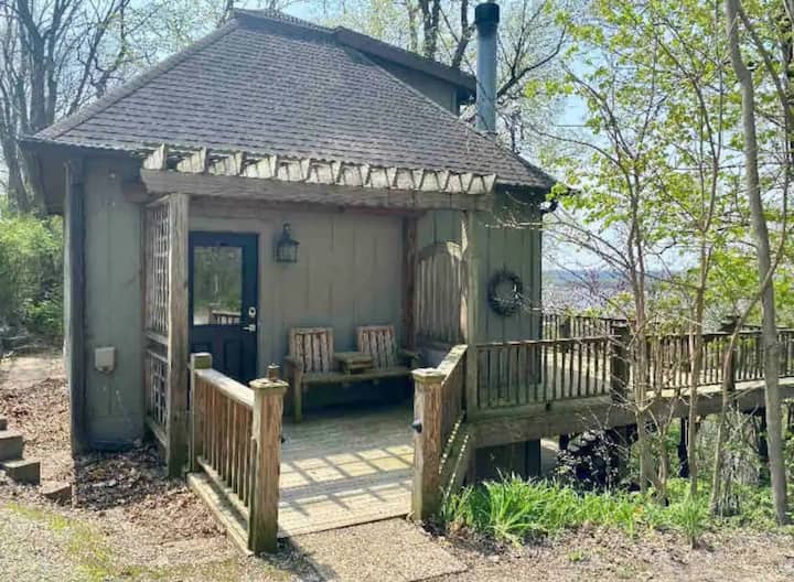 Cozy, Secluded Cabin -A Peaceful Getaway Location!