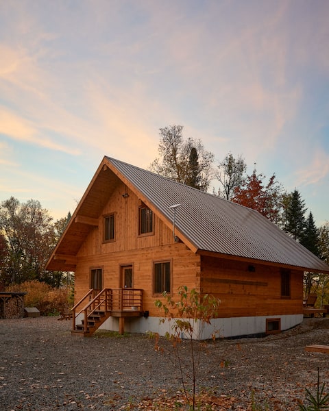 Les 2 loutres – Wooden waterfront cottage