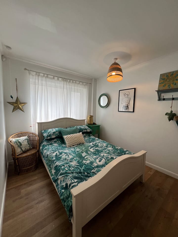 קומת קרקע עם מיטה זוגית