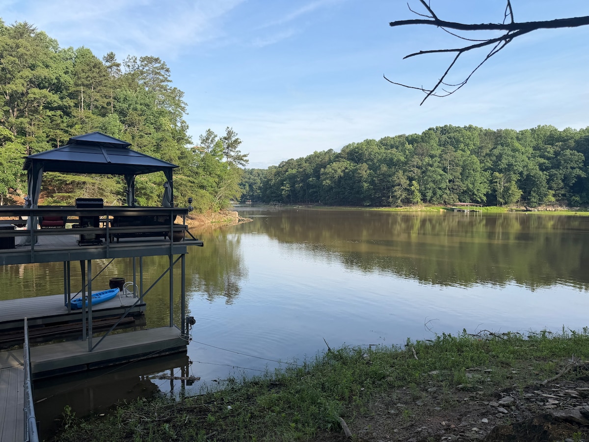 Lakefront Modern Cabin