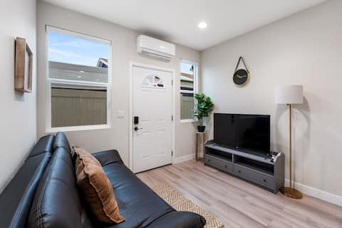 Top performing Airbnb: Private Suite w/ full Kitchen, Bath,Washer & Dryer in Mira Mesa