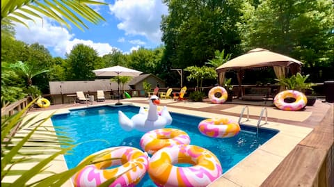 Heated Pool / hot tub/ celebrations welcome