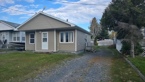 Nicely finished 2 bedroom house with free parking