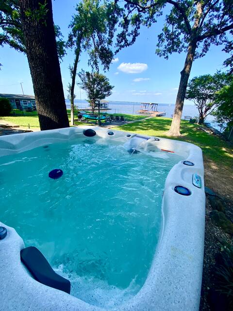 Relax @ Cedar Creek-hot tub, dock, fire pit, kayak