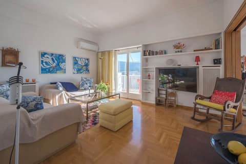 Popular Airbnb listing: Beautiful 94 sq.m apartment with view over Athens in κολωνακι λυκαβηττοσ