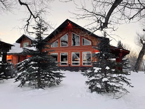 Cozy creekside cabin