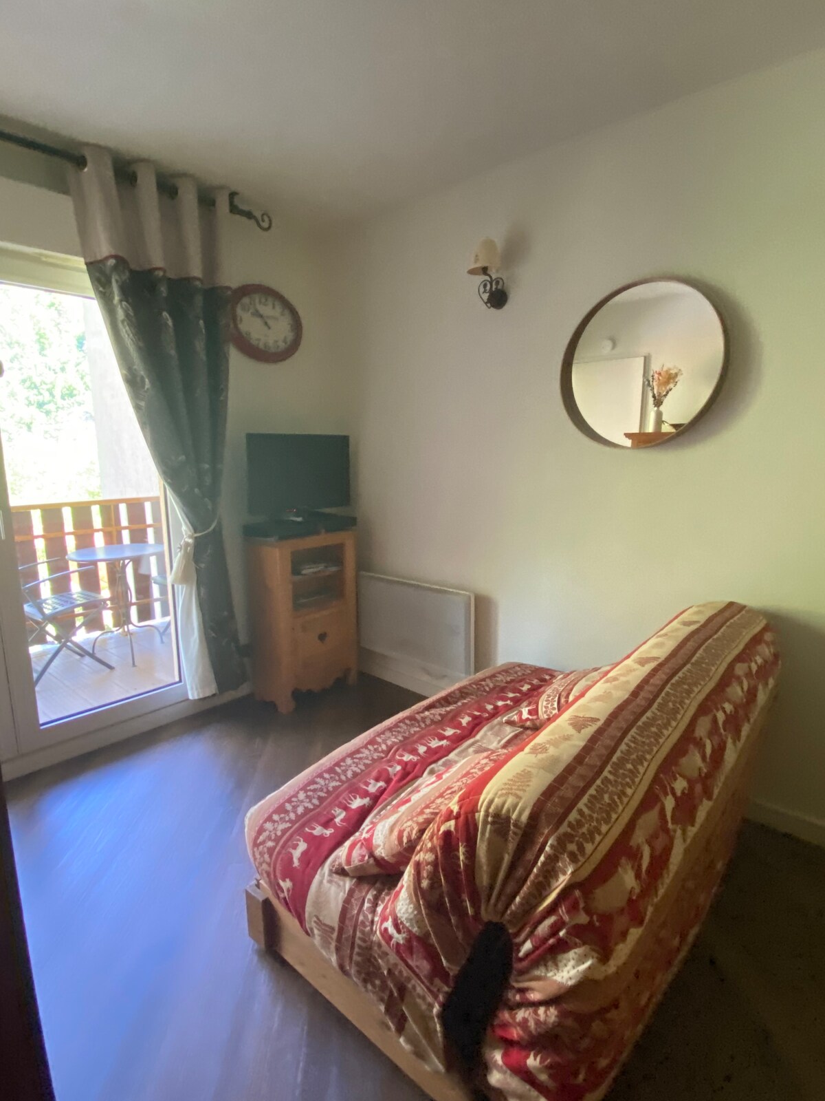 Successful Airbnb property: apartment in the center of Brides, with garage. in Brides Les Bains