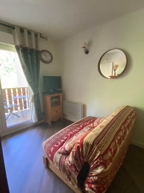 Successful Airbnb property: apartment in the center of Brides, with garage. in Brides Les Bains
