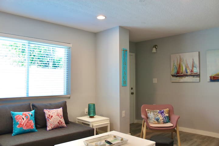 2-min Walk To Beach • Remodeled Coastal Haven - Indian Rocks Beach, FL