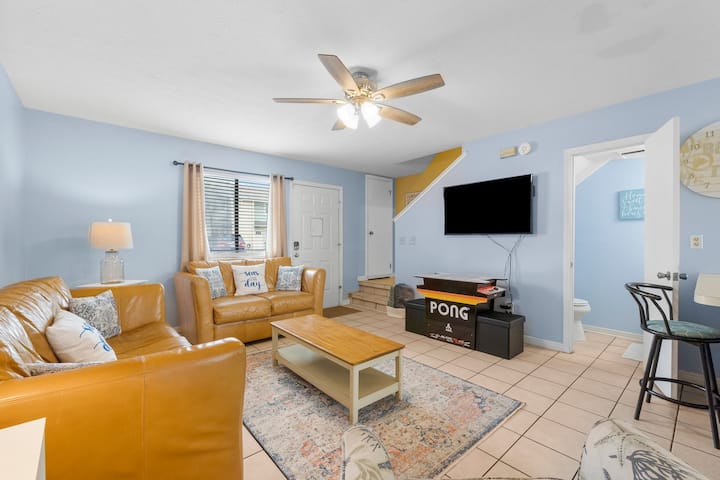 Panama City Beach Retreat! 11 Pools, Mini-golf - Panama City Beach, FL