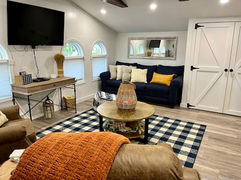 Top Airbnb: A SHORE THING-Lakeview/access brand new apartment. in Conesus Lake