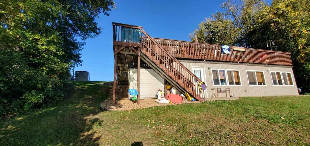 Oma’sEclecticLakeCabin AllSeasonsFamilyFriendsPets gallery image 2