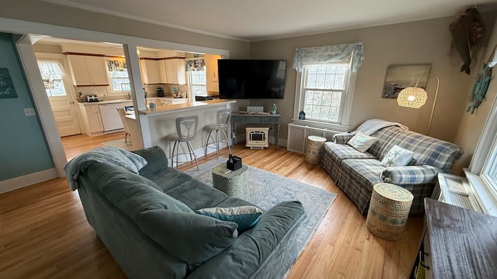 Beach Cottage Great Location Close To Misquamicut - Westerly, RI