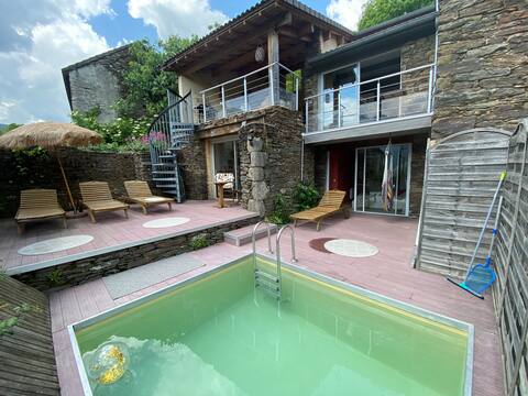 Nature lodge with private pool