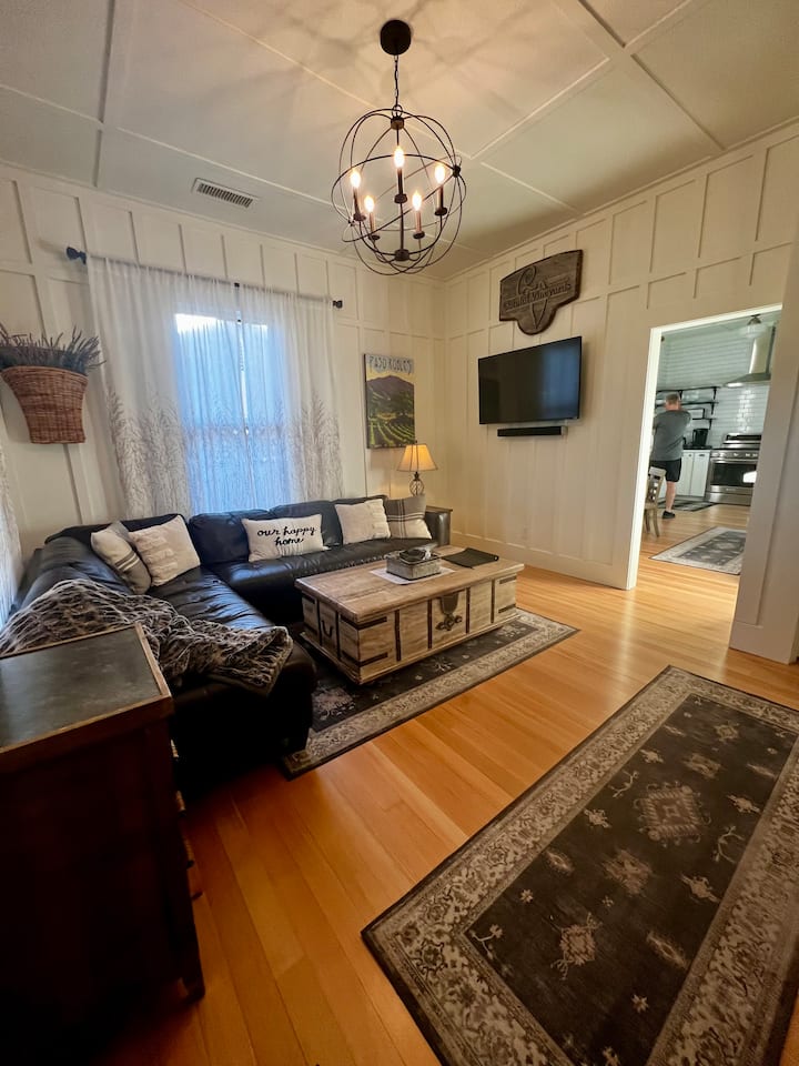 Downtown Close House And Cottage, Sleeps 6! - Paso Robles, CA