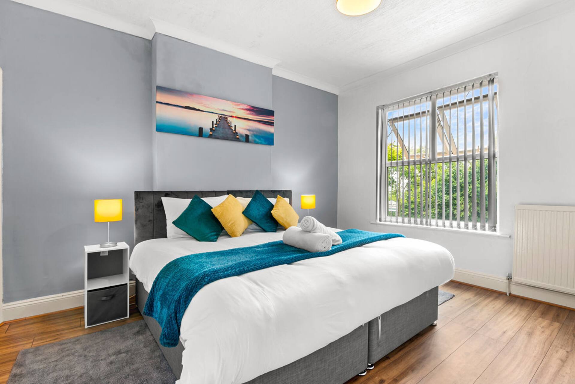 HILLTOP PLACE SUITES 6 beds for CONTRACTORS and FAMILIES near MEADOWHALL with FREE PRIVATE PARKING