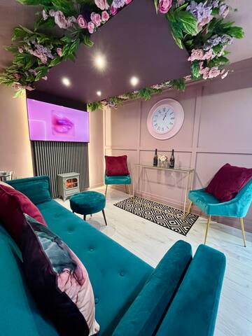 The Ultimate Hen Suite for 12 in Manchester gallery image 3