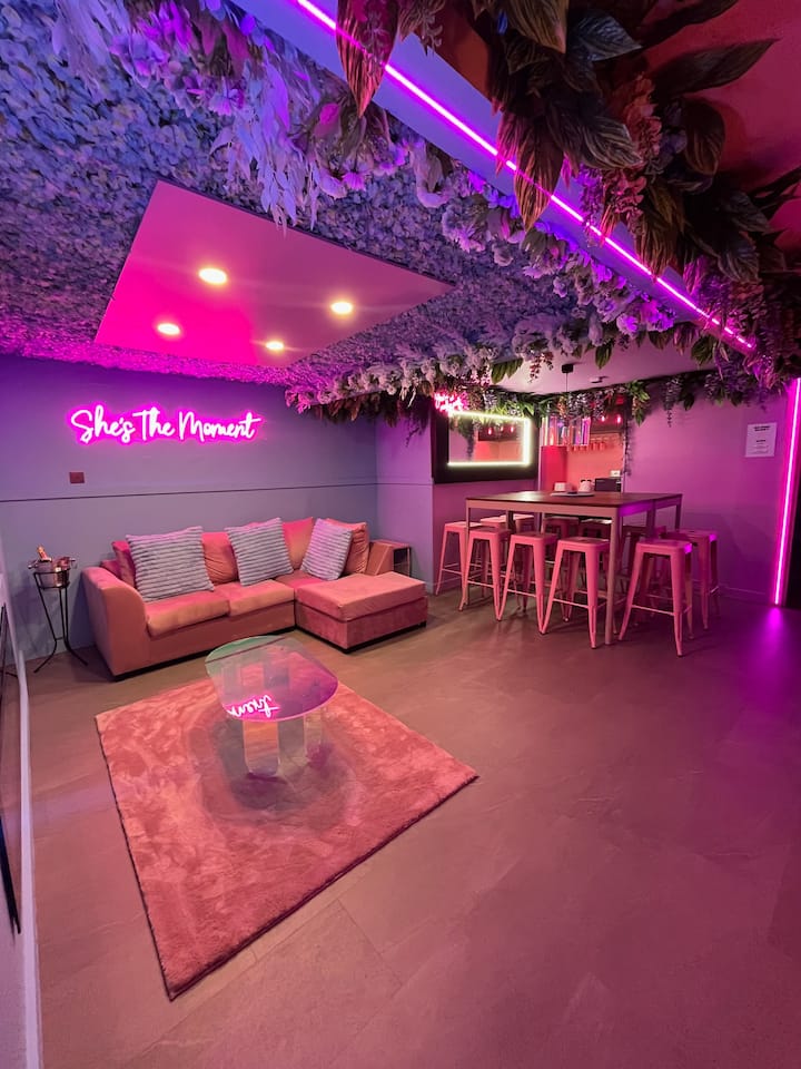 Themed Private Party Suite For 12 In Manchester! - Stockport