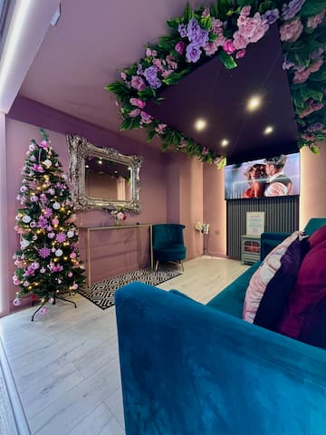 Manchester’s ONLY private party suite for 12!