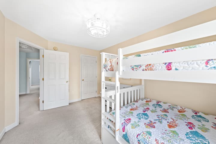 Two full bunk beds, 1 trundle. Sleeps 5.