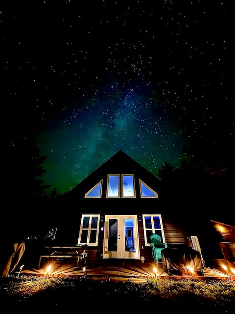 Middle Lake Retreat *with hot tub*