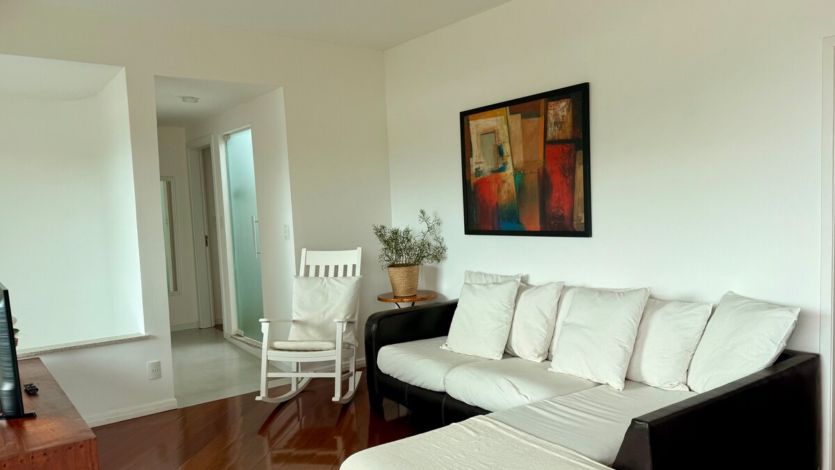Popular Airbnb listing: @CasadaRepresaJF Beautiful house by the dam. in Juíz De Fora
