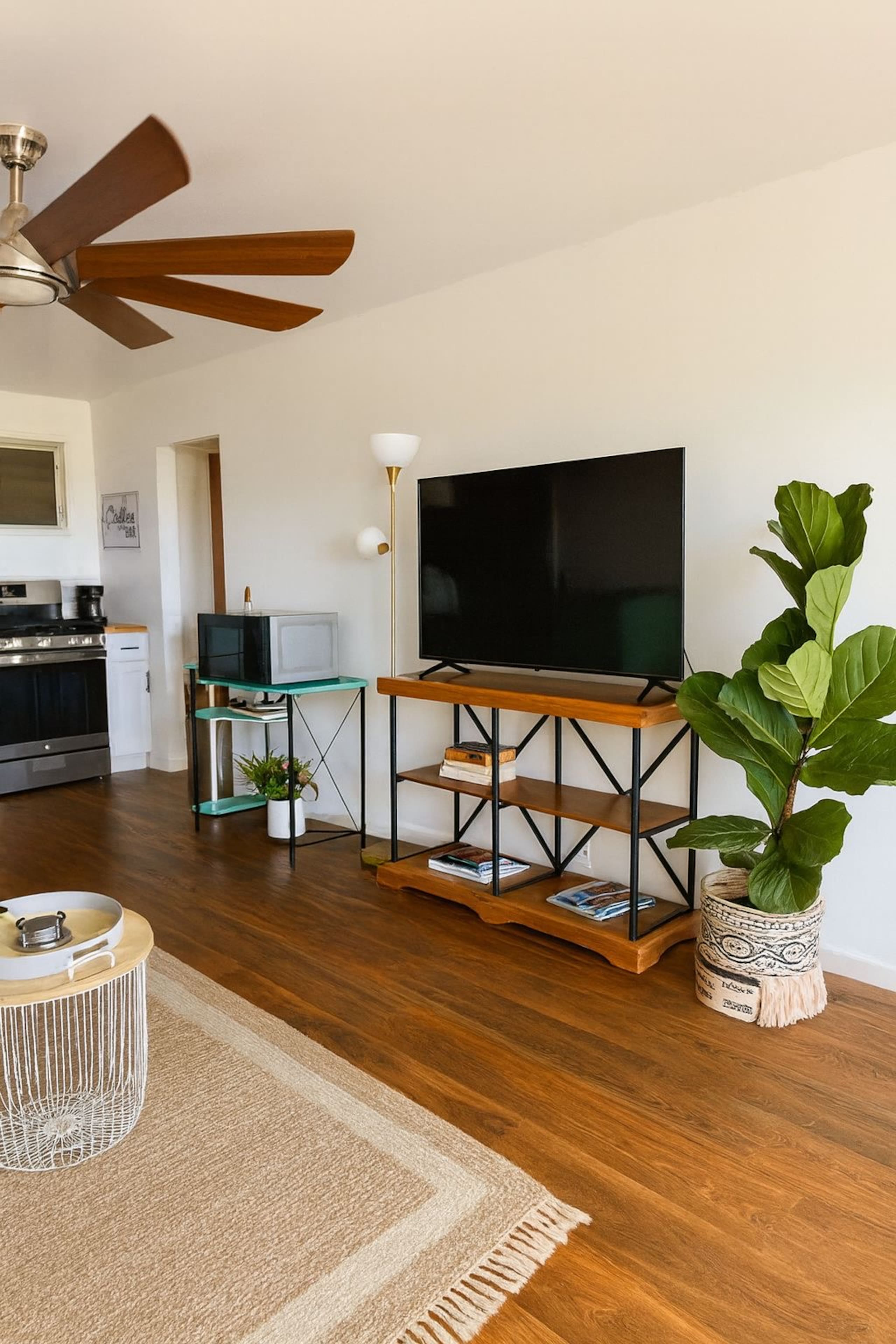 Home in Kailua-Kona · ★4.97 · 1 bedroom · 2 beds · 1 private bath - Image 3