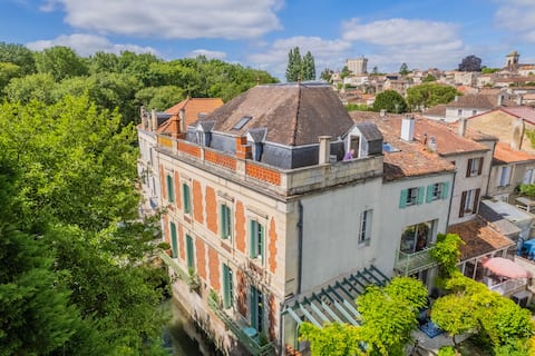 Beautiful Grand Villa with Garden & River